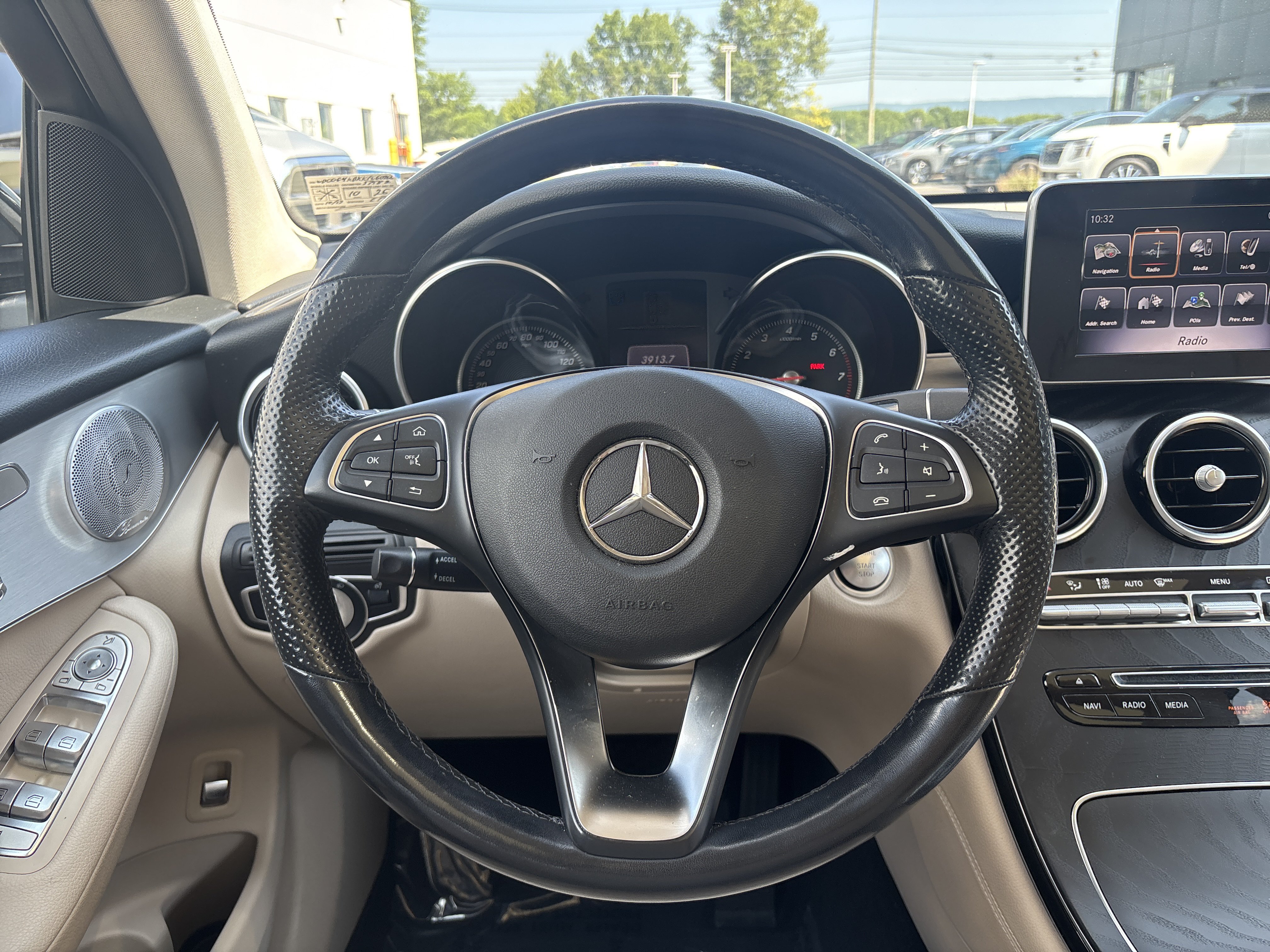 Used 2019 Mercedes-Benz GLC 300 4MATIC image 3