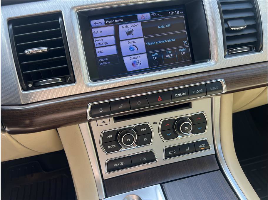 Used 2013 Jaguar XF Luxury image 18