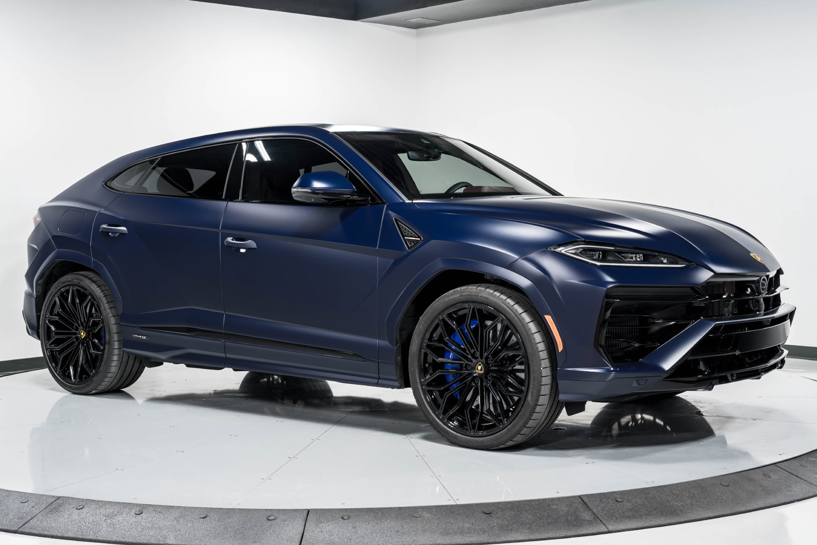 Used 2025 Lamborghini Urus SE AWD/4WD image 44