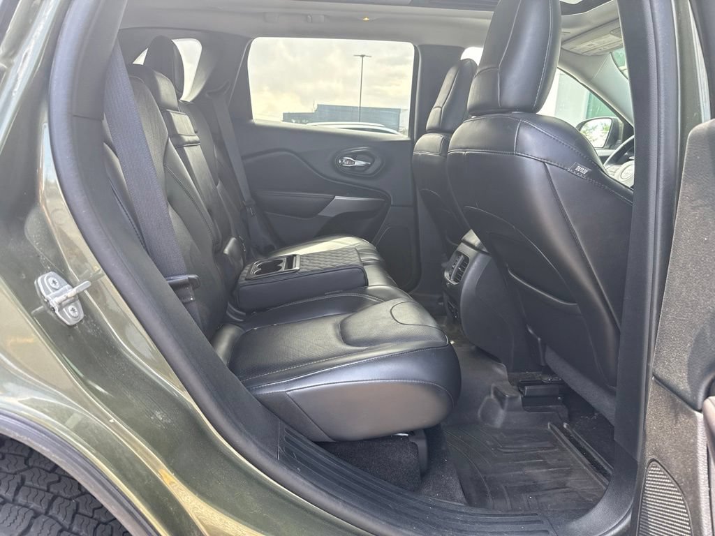 Used 2019 Jeep Cherokee Limited w/ Luxury Group AWD/4WD image 11
