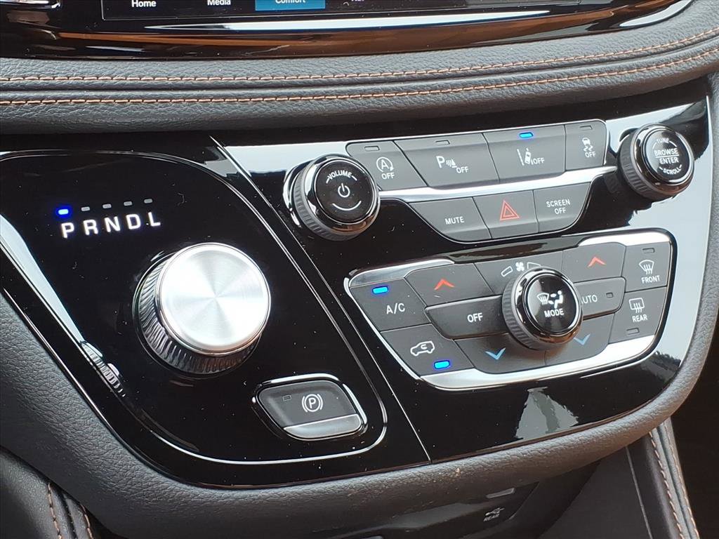 New 2026 Chrysler Pacifica Pinnacle image 25