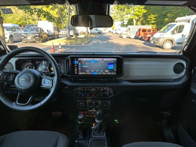Used 2024 Jeep Wrangler Unlimited image 29