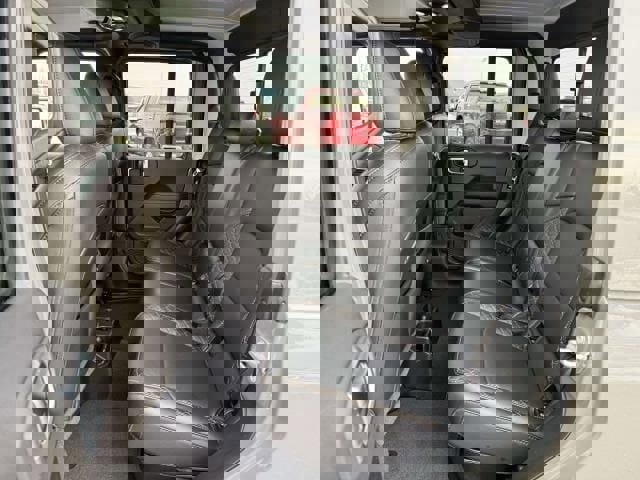 Used 2023 Jeep Gladiator Overland image 12