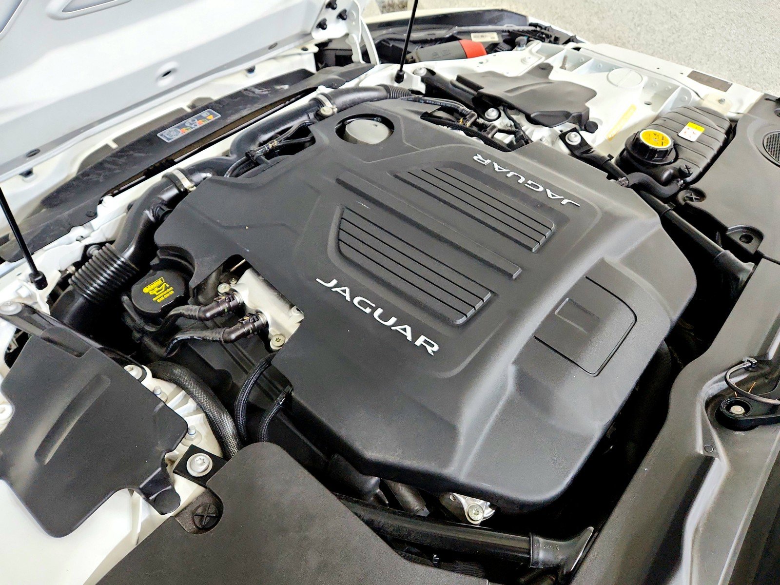 Used 2018 Jaguar F-TYPE R image 27