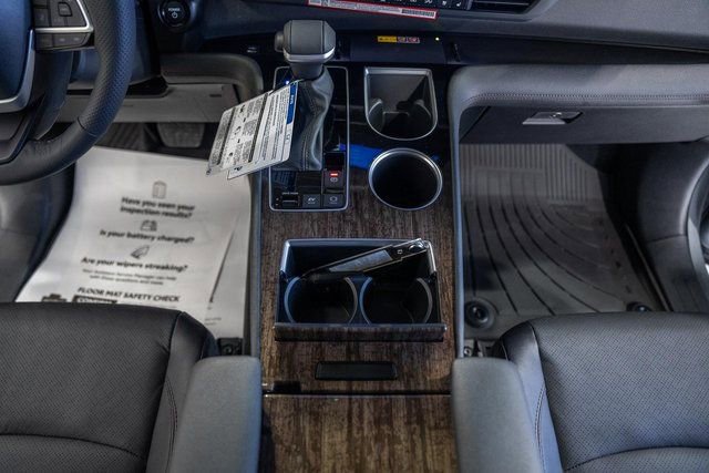 New 2026 Toyota Sienna Platinum image 27