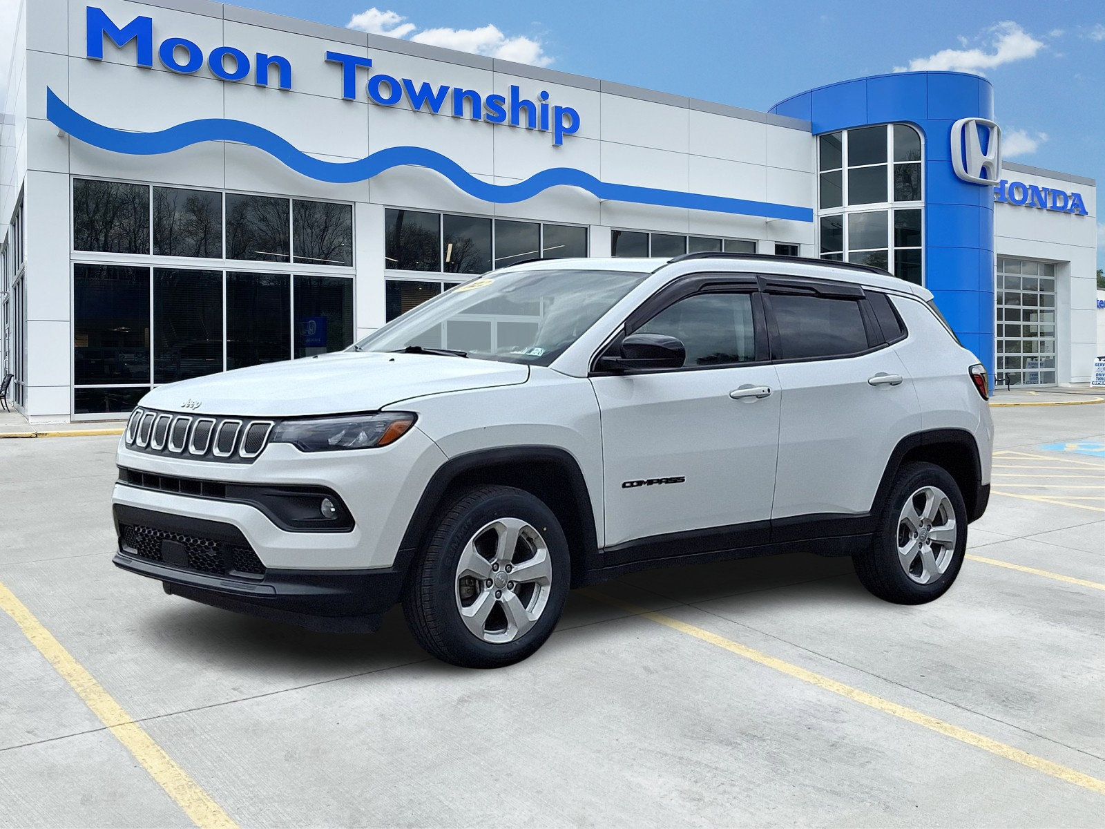 Used 2022 Jeep Compass Latitude w/ Sun and Sound Group AWD/4WD image 3