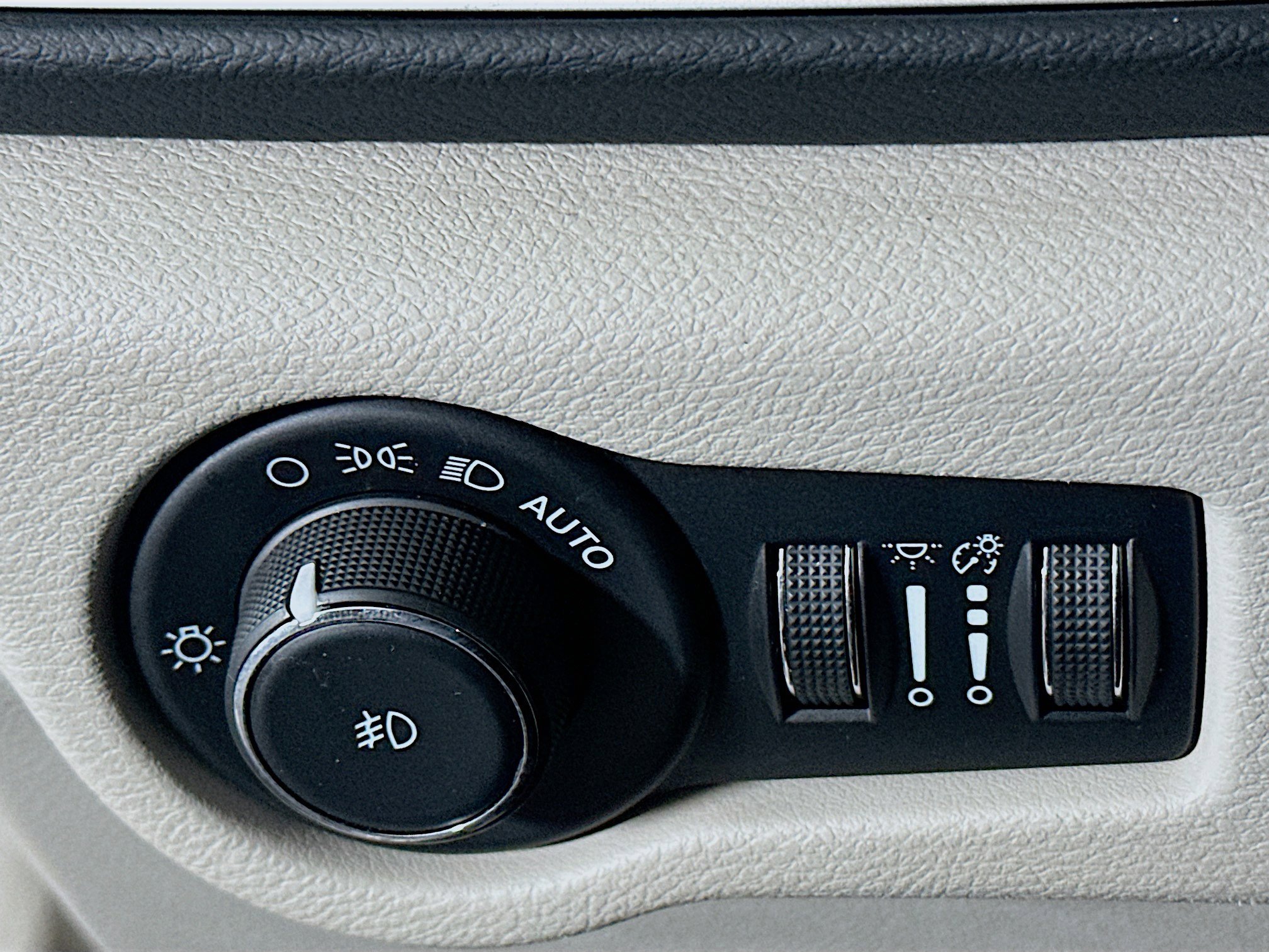 Used 2023 Chrysler Pacifica Touring-L image 17