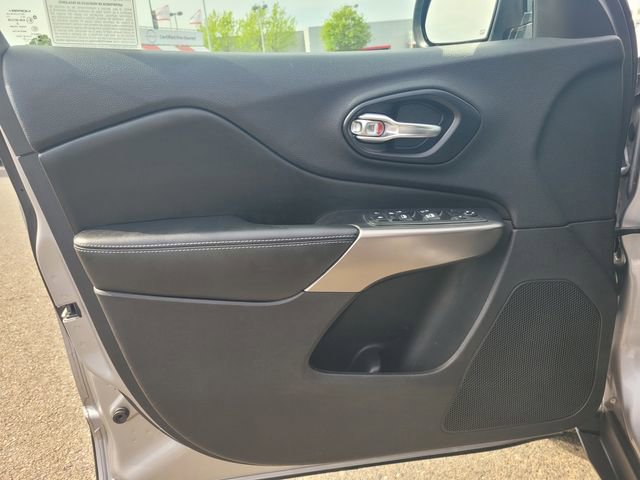 Used 2020 Jeep Cherokee Latitude Plus image 18
