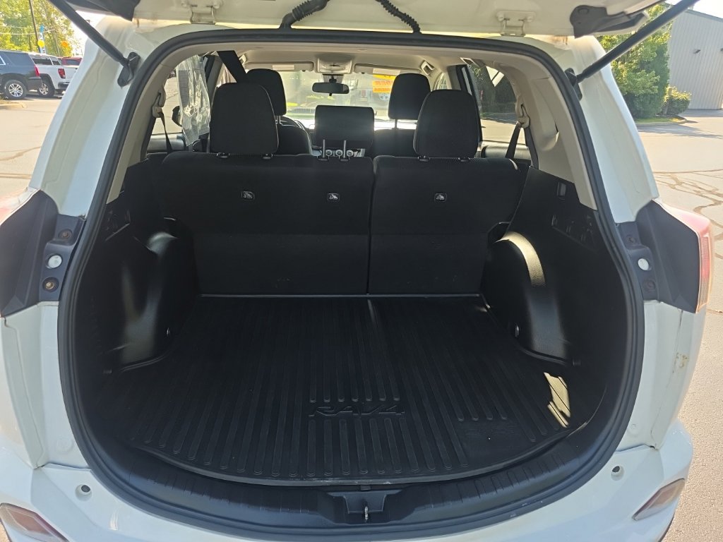 Used 2018 Toyota RAV4 LE w/ All Weather Liner Package FWD image 27