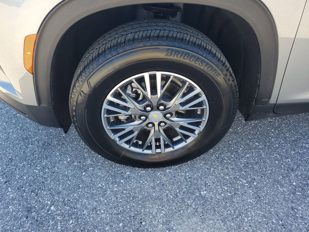 Used 2025 Chevrolet Traverse LT image 17
