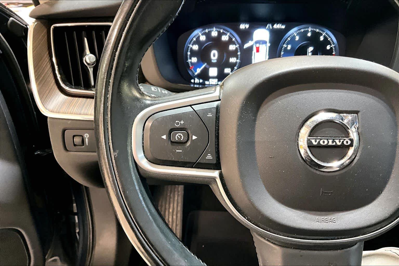 Used 2021 Volvo XC60 T5 Momentum w/ Premium Package AWD/4WD image 23