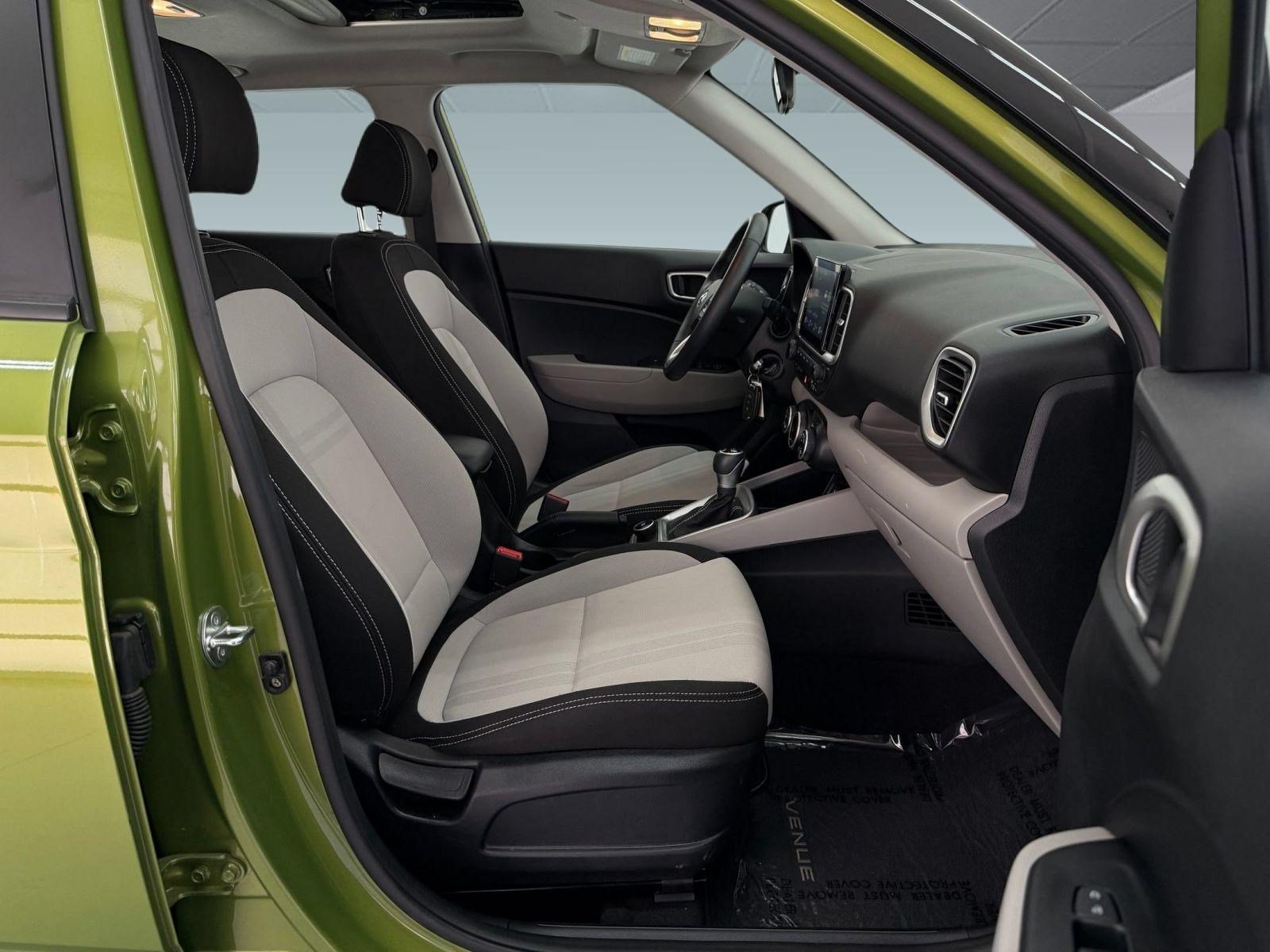 Used 2023 Hyundai Venue SEL FWD image 23