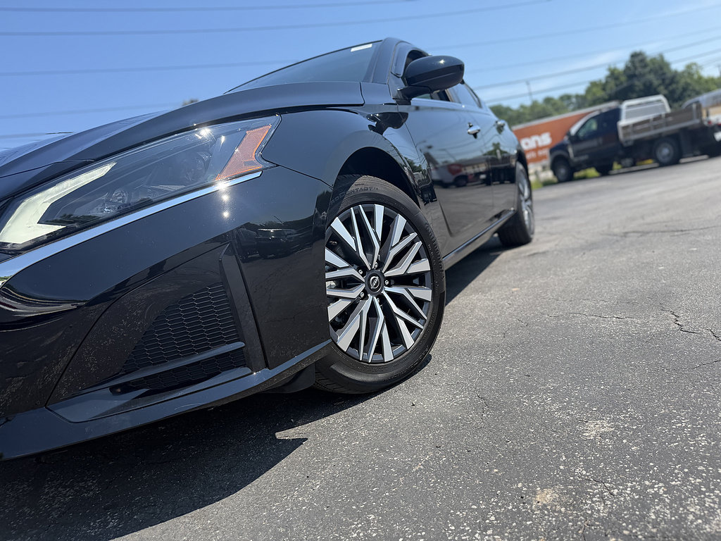 Used 2023 Nissan Altima 2.5 SV AWD/4WD image 2