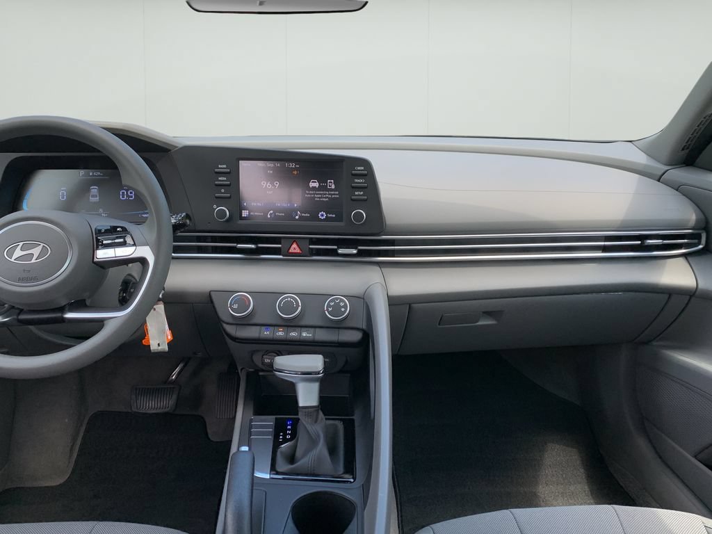 Certified 2026 Hyundai Elantra SE FWD image 19