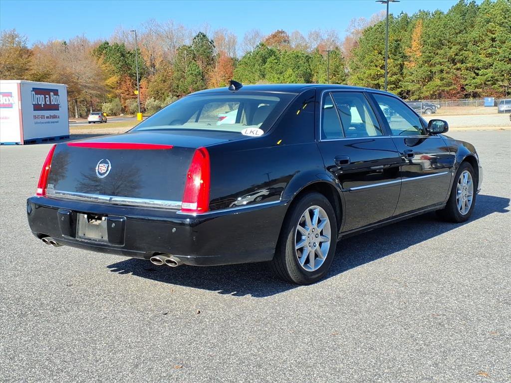 Used 2010 Cadillac DTS Luxury image 24