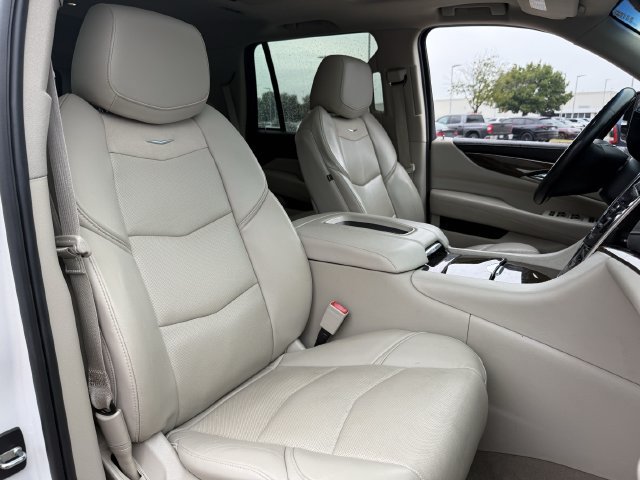 Used 2018 Cadillac Escalade Luxury AWD/4WD image 25