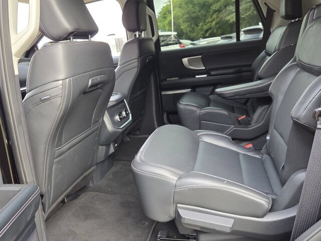 Used 2025 Ford Expedition Platinum AWD/4WD image 8
