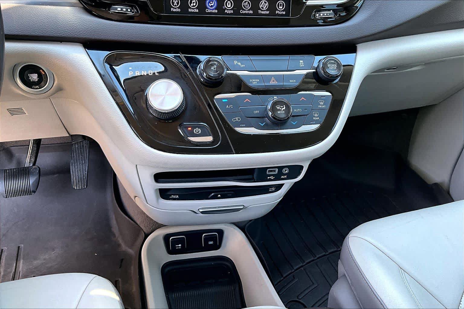 Used 2017 Chrysler Pacifica Touring-L Plus FWD image 24