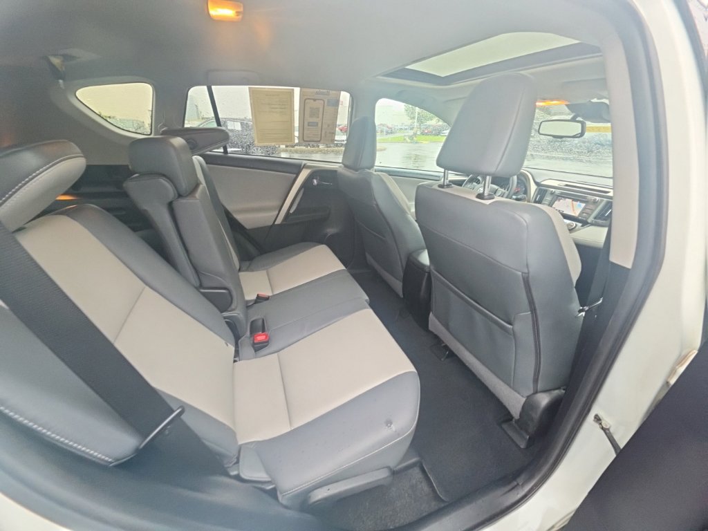 Used 2014 Toyota RAV4 Limited w/ Technology Package FWD image 31