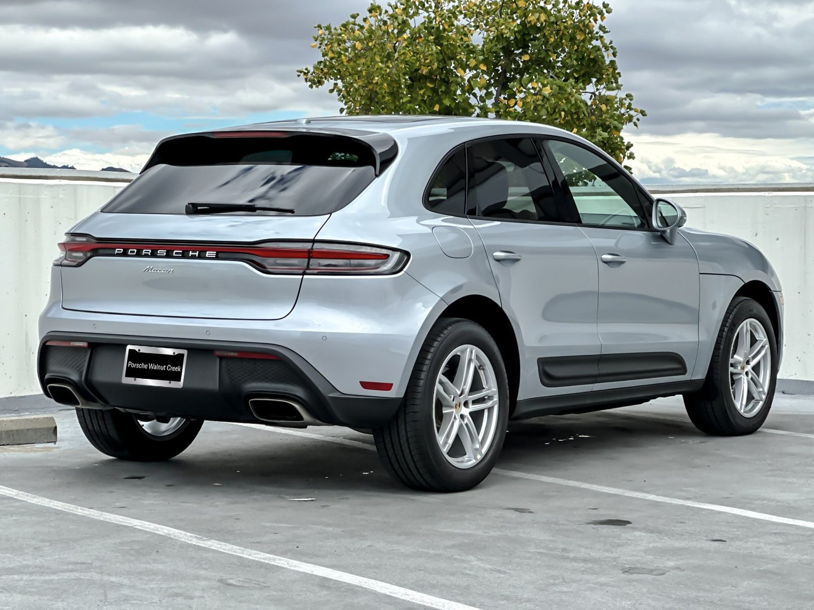 Certified 2026 Porsche Macan AWD/4WD image 9