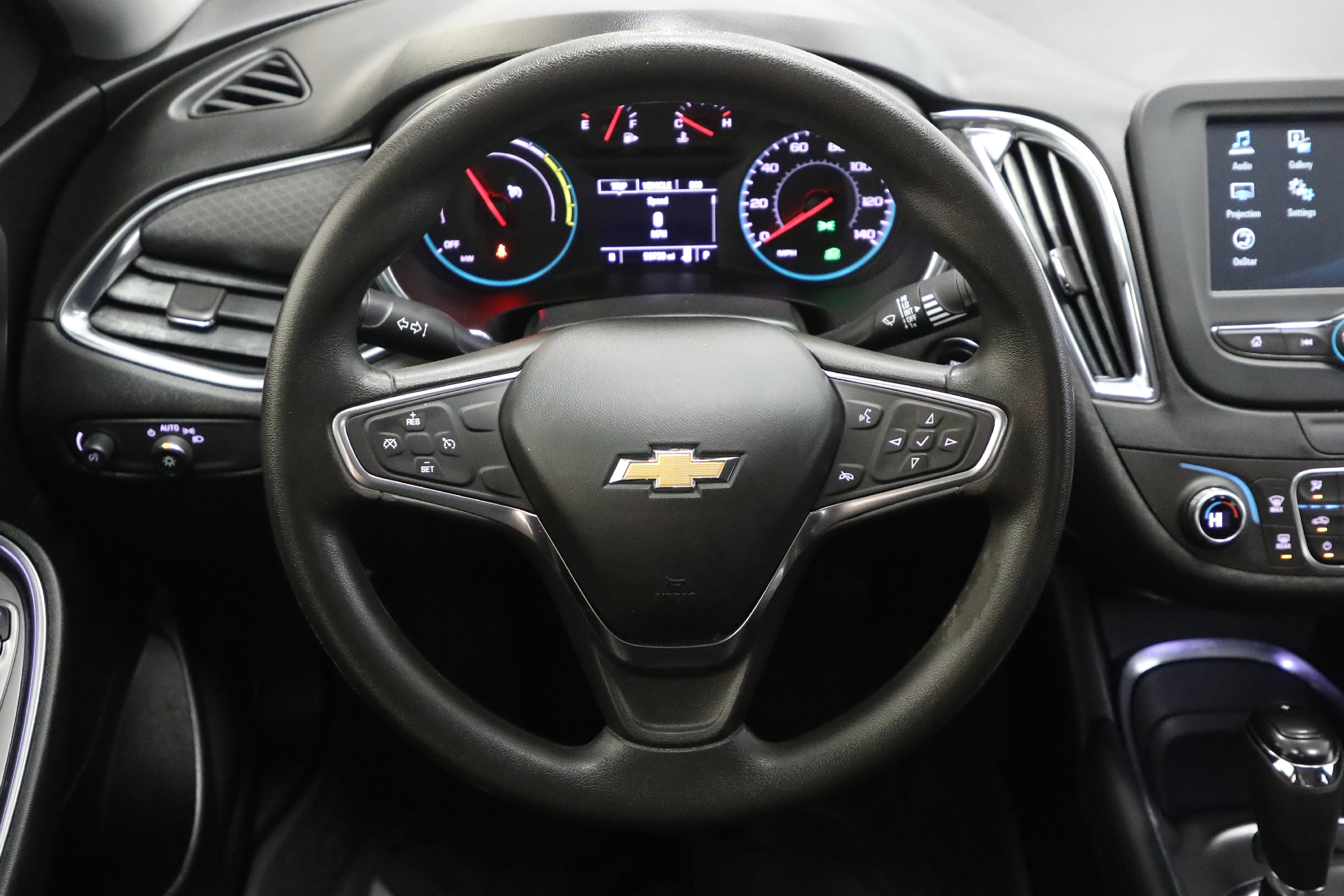 Used 2018 Chevrolet Malibu Hybrid image 3