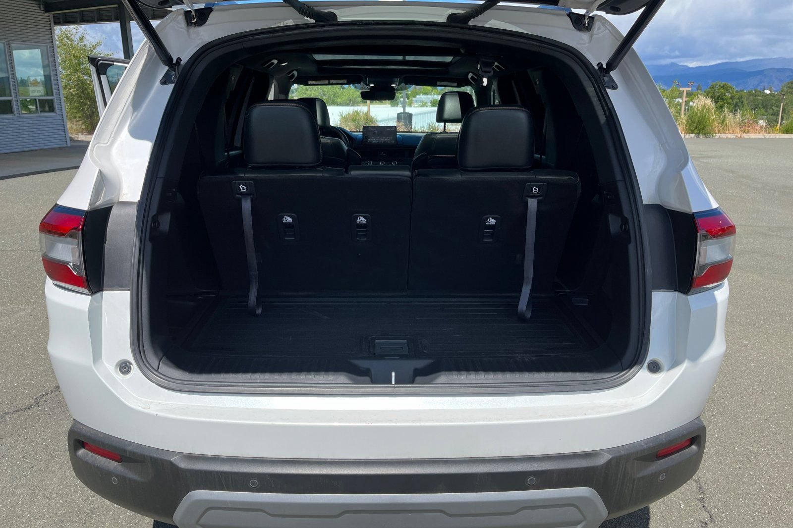 Used 2025 Honda Pilot TrailSport image 22