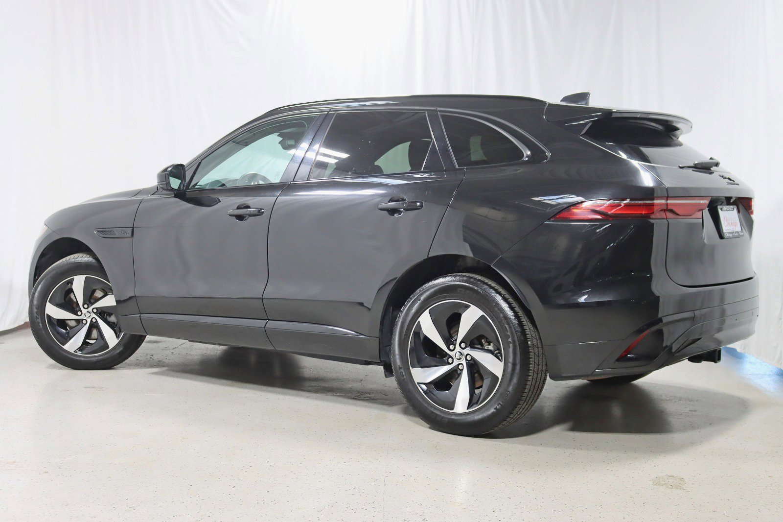 Used 2024 Jaguar F-PACE R-Dynamic S image 9