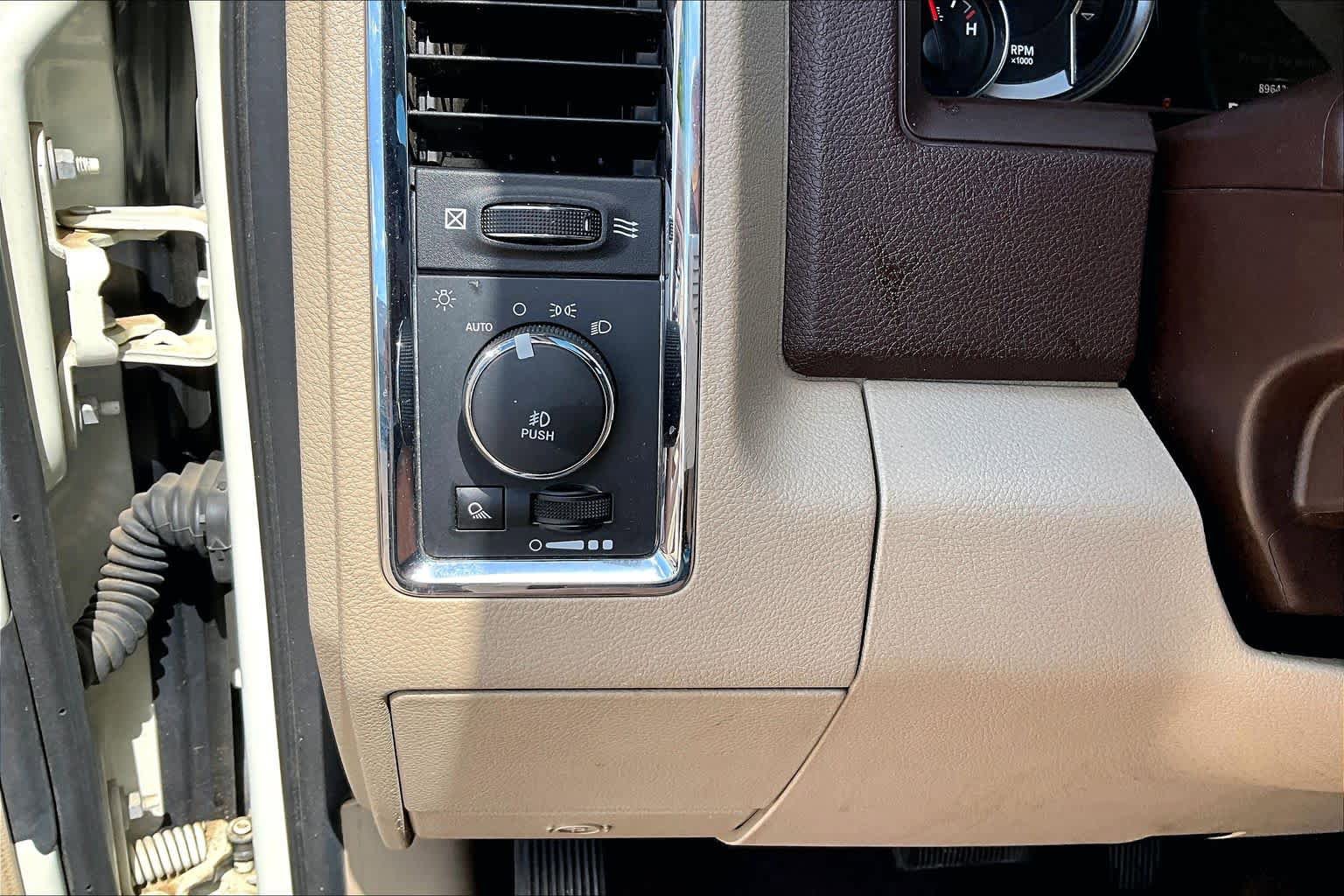 Used 2018 RAM 1500 Laramie w/ Convenience Group AWD/4WD image 34