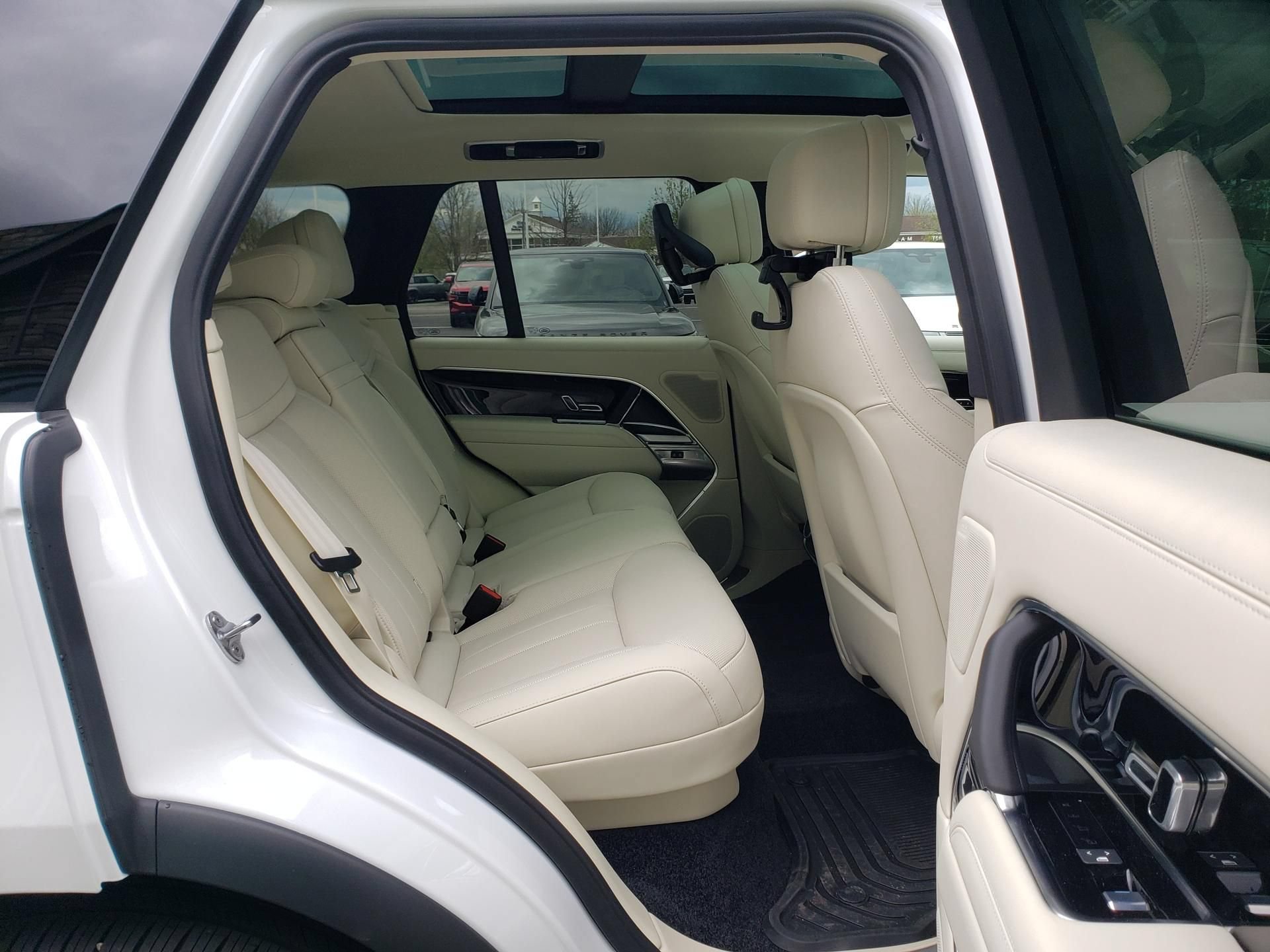 New 2026 Land Rover Range Rover SE AWD/4WD image 15