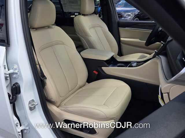 New 2026 Jeep Grand Cherokee L Limited RWD image 18