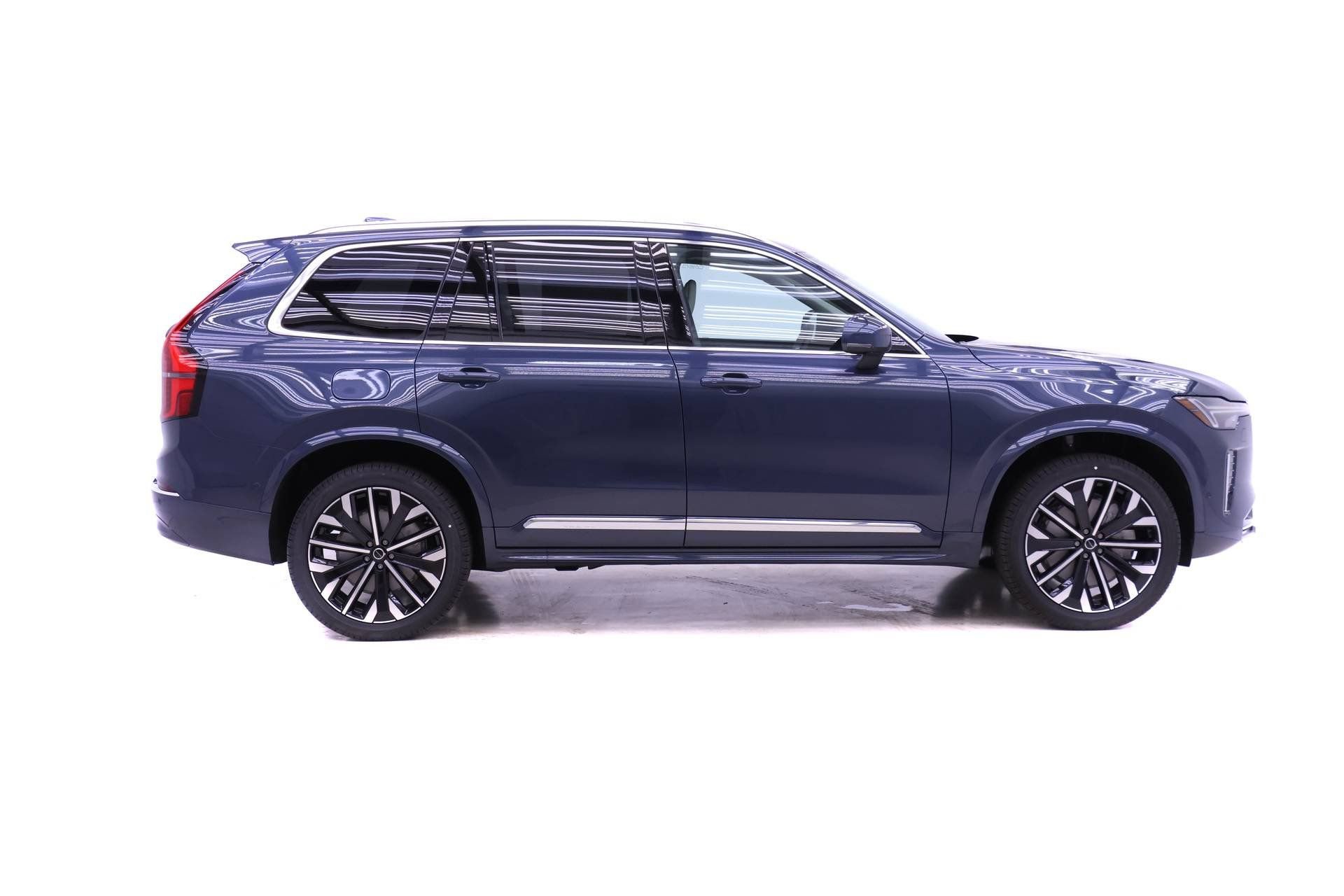 New 2026 Volvo XC90 B6 Ultra w/ Protection Package image 2