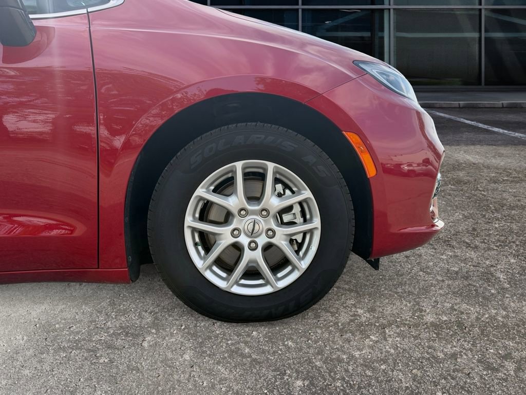 Used 2025 Chrysler Pacifica Select FWD image 22