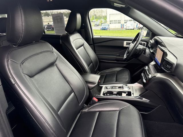 Used 2020 Ford Explorer XLT w/ Equipment Group 202A AWD/4WD image 13