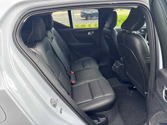 Certified 2025 Volvo XC40 B5 Core AWD/4WD image 13