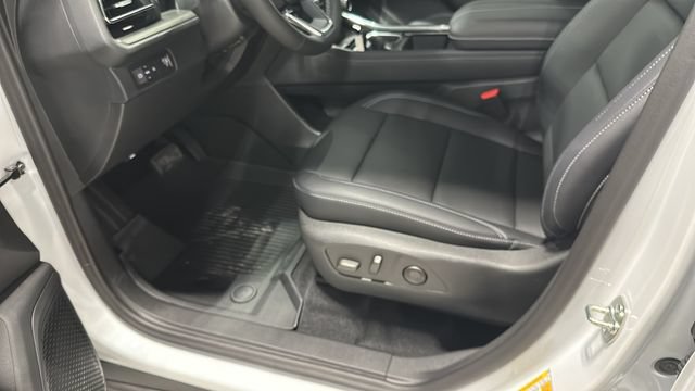 New 2027 Chevrolet Traverse LT w/ Midnight/Sport Edition FWD image 7