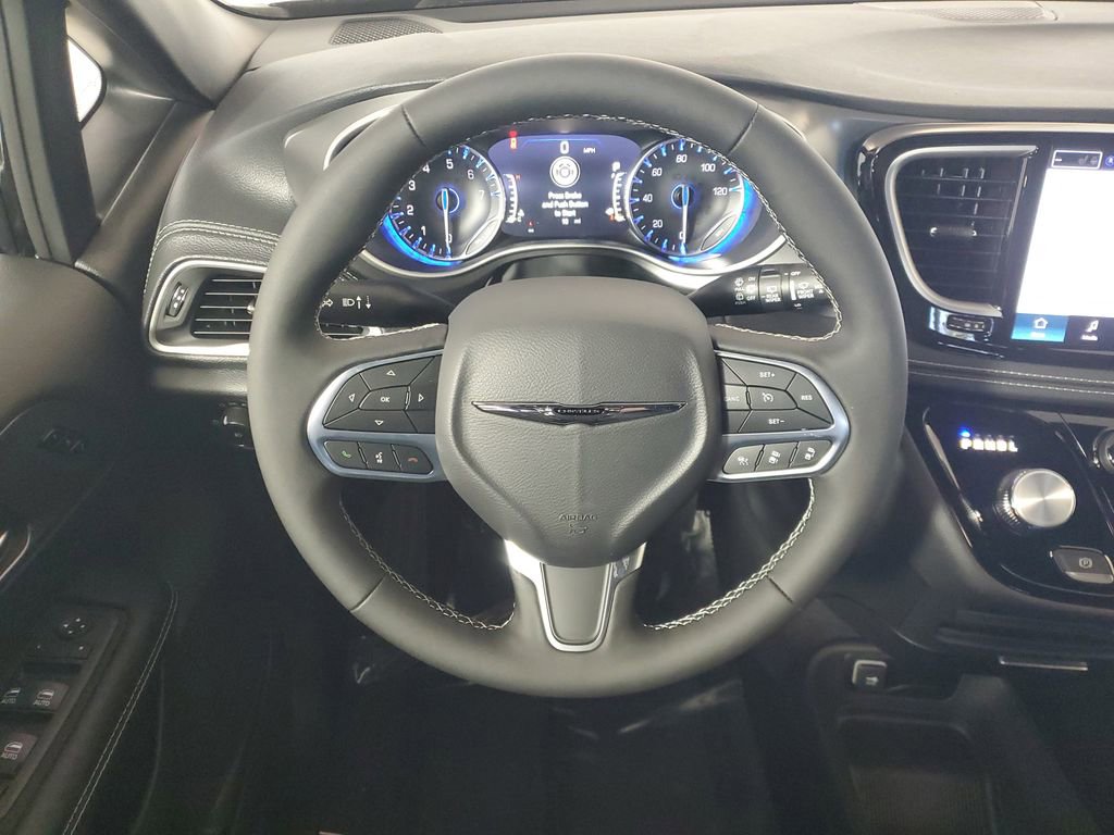 New 2026 Chrysler Pacifica Select image 15