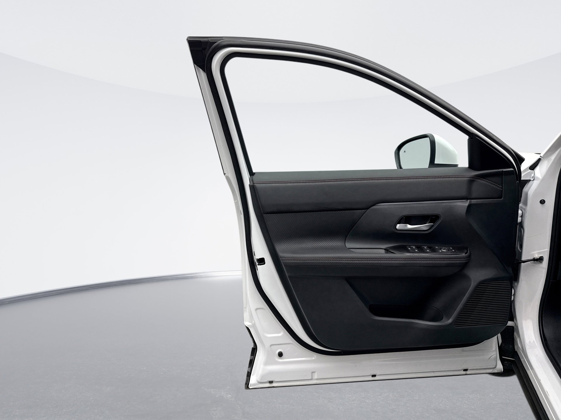 Used 2025 Nissan Kicks SR image 9