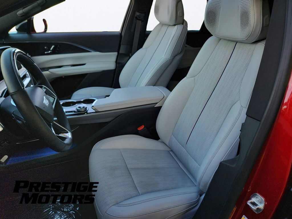 Used 2024 Cadillac Lyriq Sport AWD/4WD image 17
