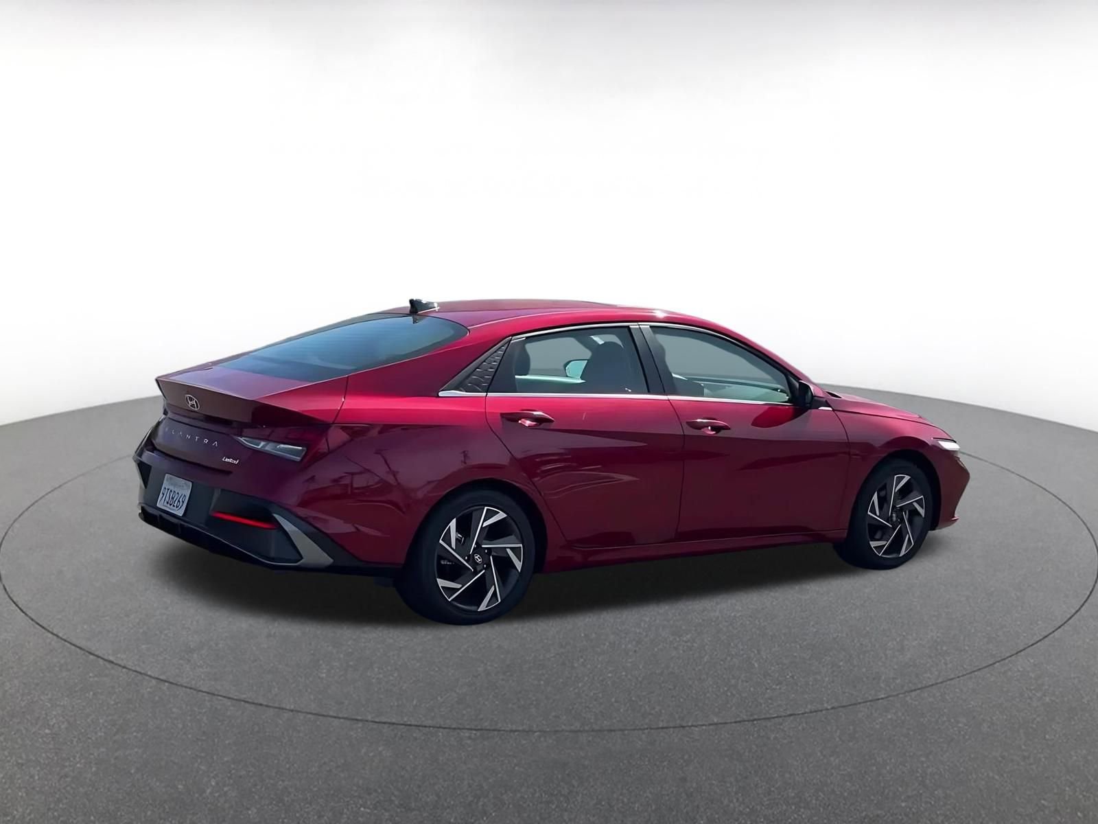 Used 2025 Hyundai Elantra Limited image 15