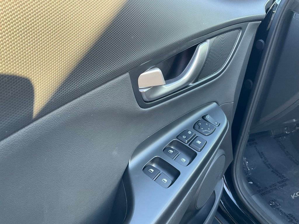 Used 2022 Hyundai Kona Limited w/ Cargo Package image 23