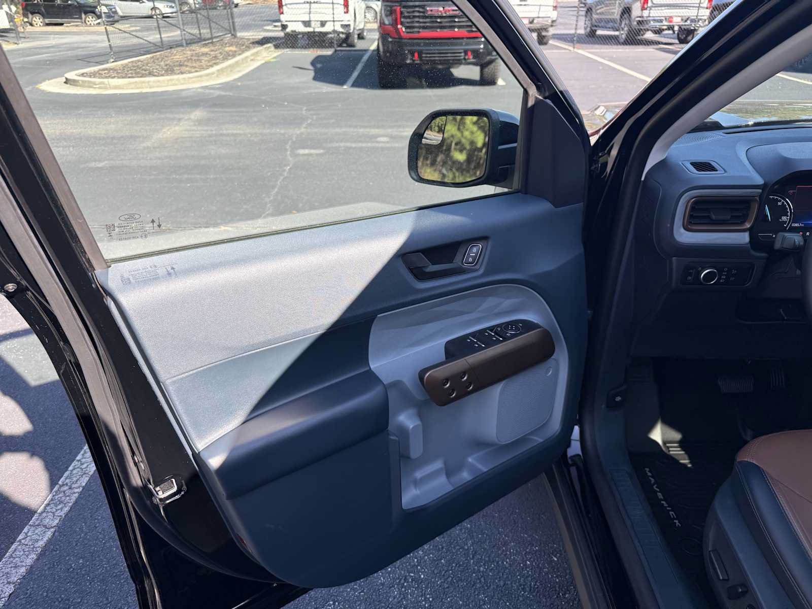 Used 2023 Ford Maverick Lariat FWD image 10