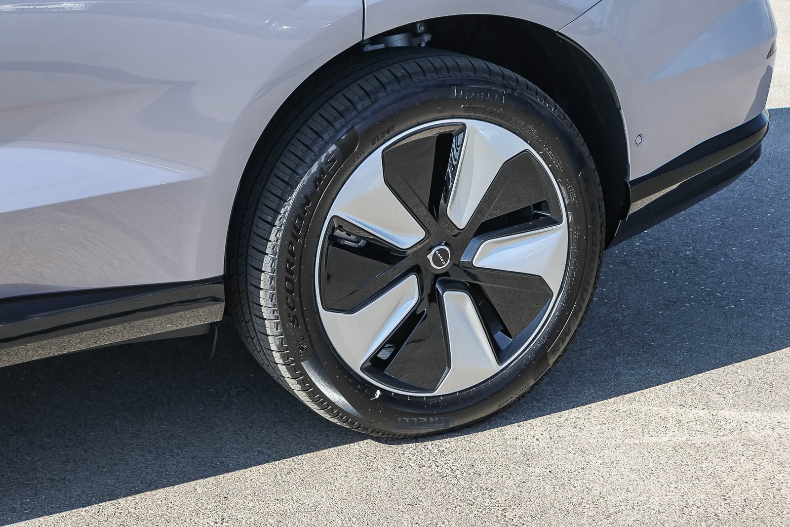 New 2026 Volvo EX90 Plus RWD image 10