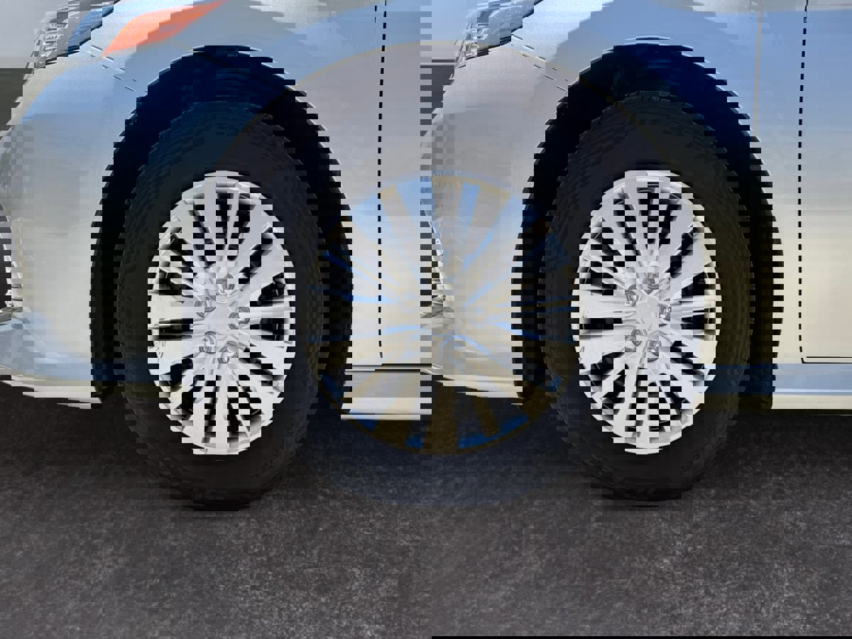 Used 2020 Toyota Camry LE image 10