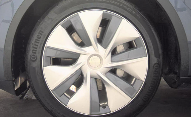 Used 2023 Tesla Model Y Long Range AWD/4WD image 3