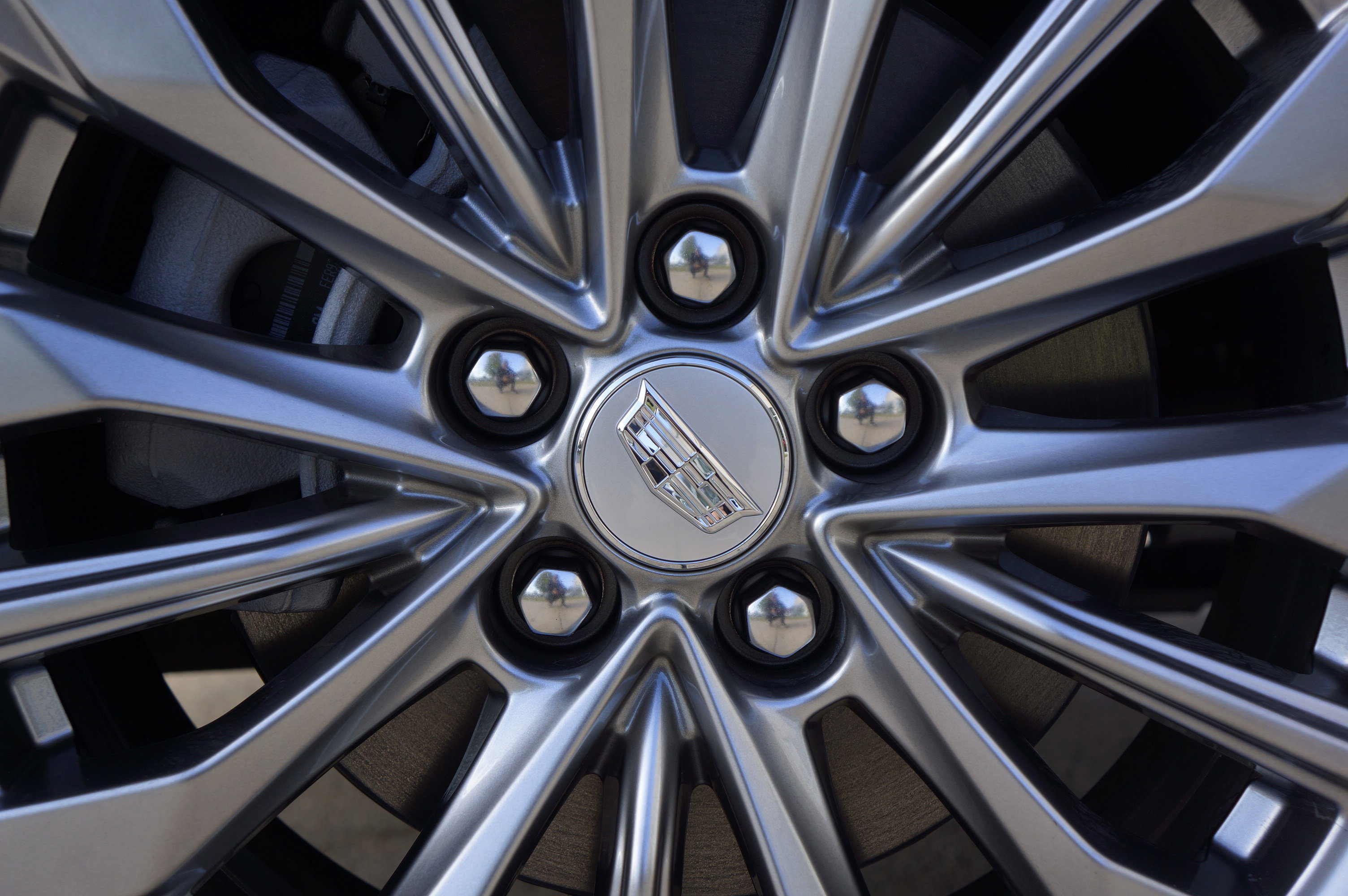 Used 2024 Cadillac XT4 Premium Luxury image 18