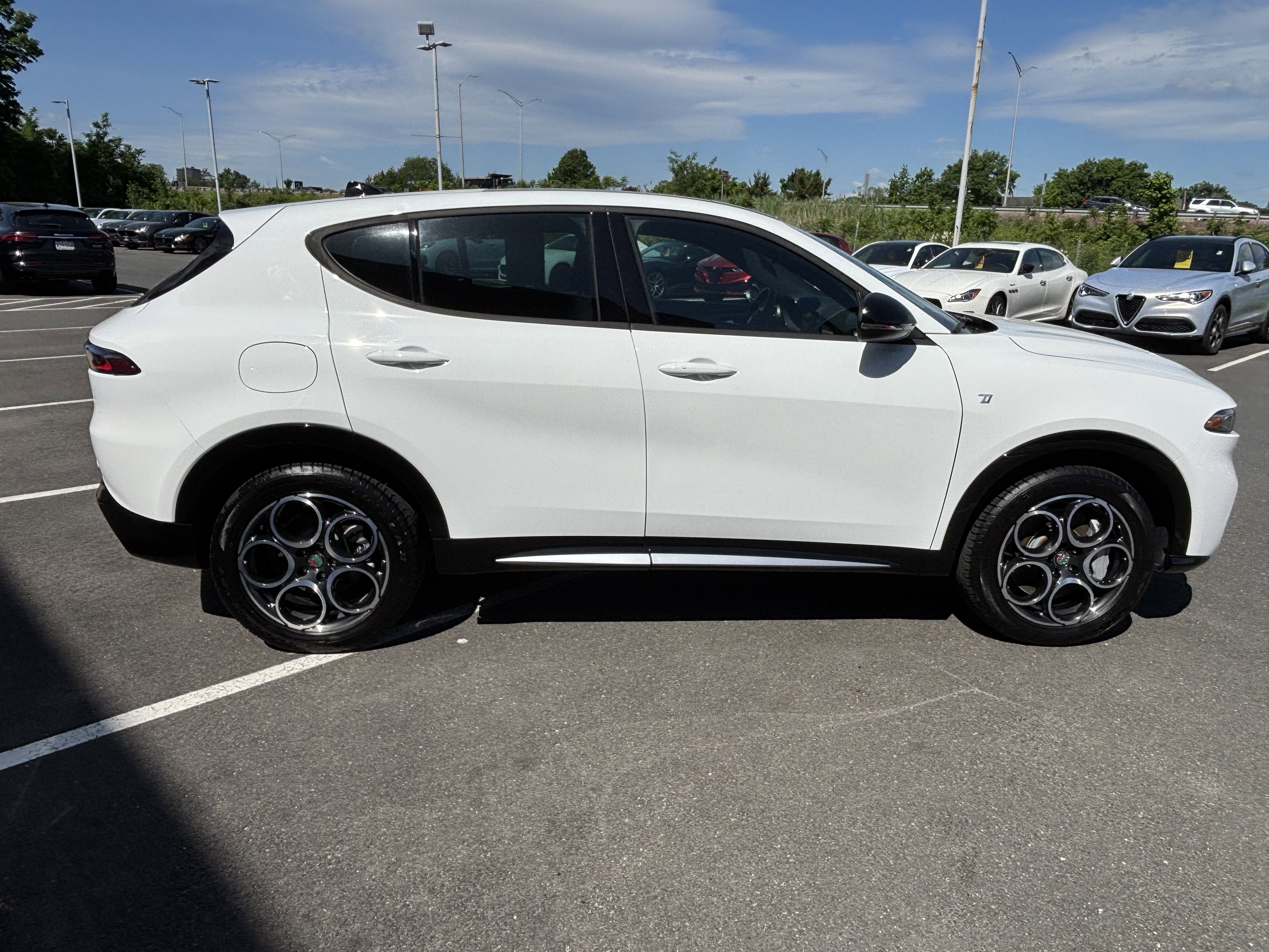 Used 2024 Alfa Romeo Tonale Ti w/ Premium Interior Package AWD/4WD image 10