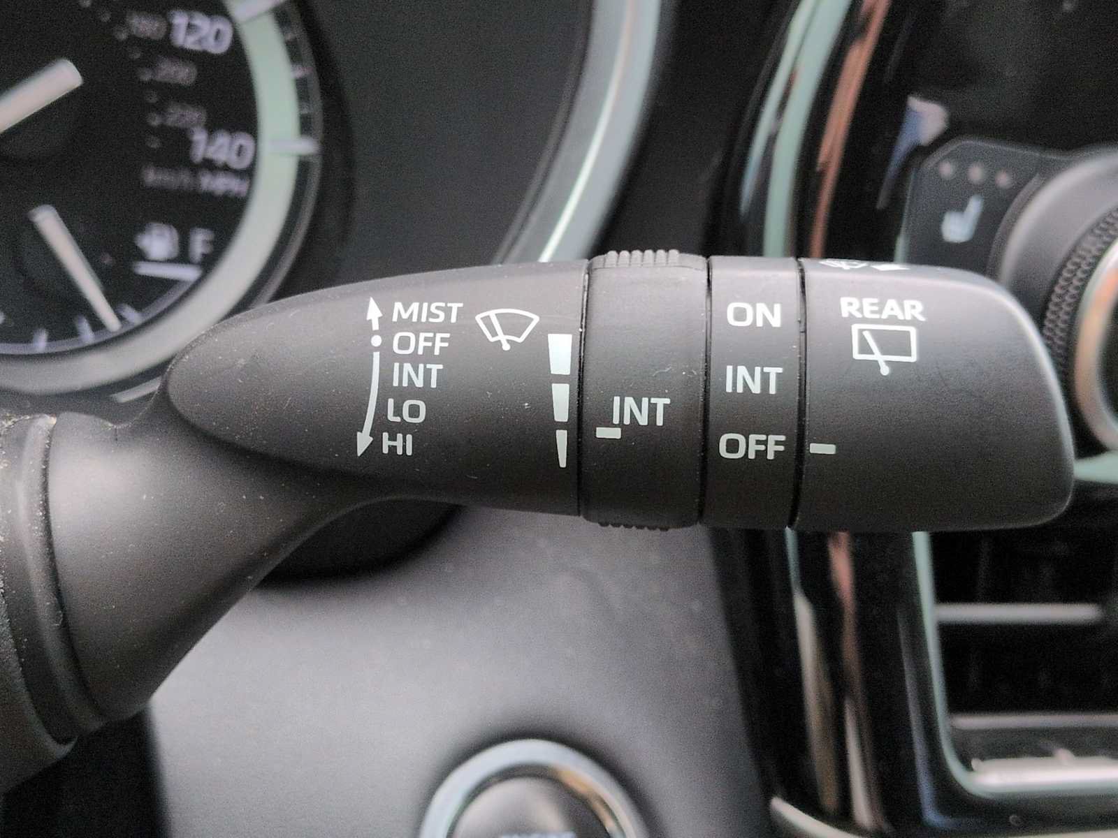Used 2021 Toyota Highlander XLE FWD image 28
