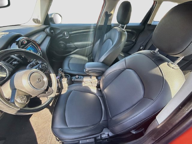 Used 2020 MINI Cooper 4-Door Hardtop w/ Premium Package FWD image 25