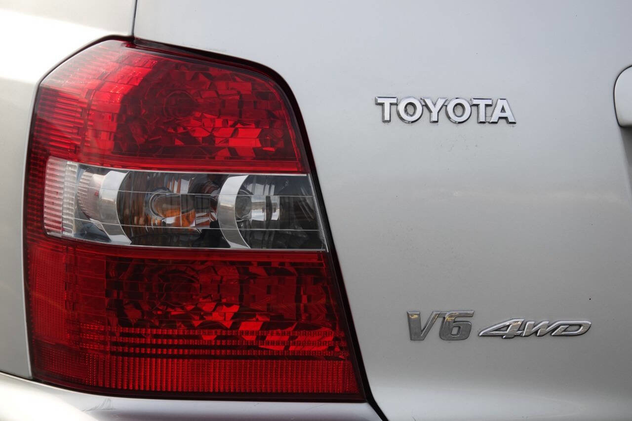 Used 2005 Toyota Highlander Limited AWD/4WD image 21