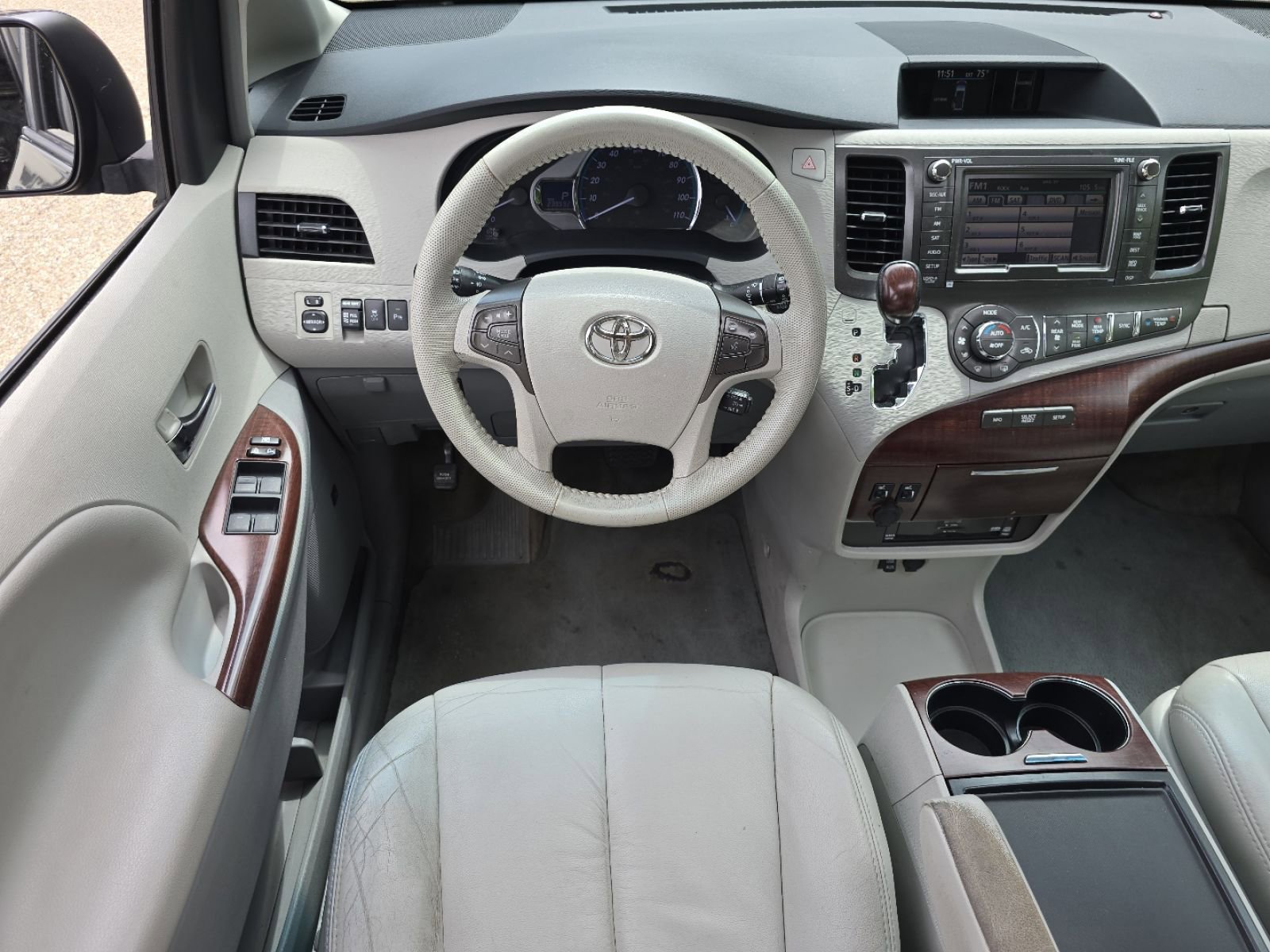 Used 2012 Toyota Sienna XLE w/ Premium Pkg FWD image 26